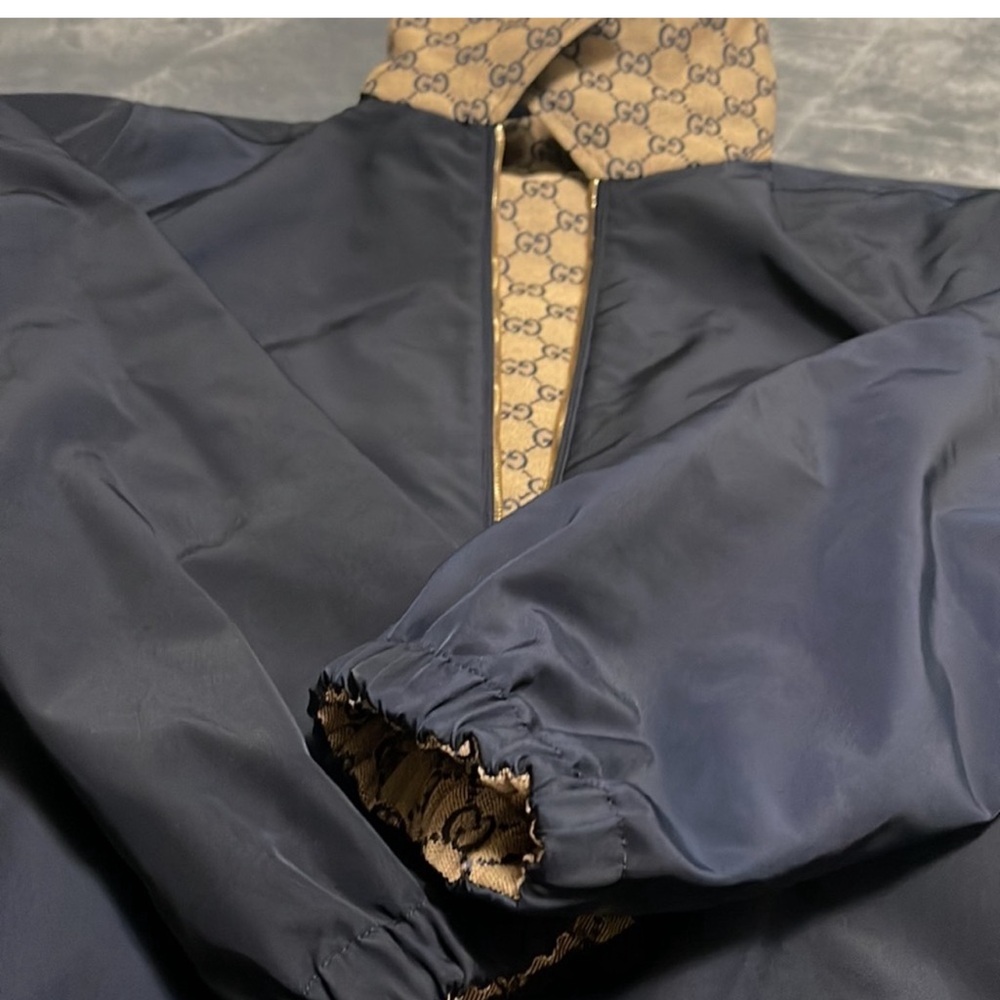 Gucci Blue Windbreaker with Smooth Fabric and Stylish Lining